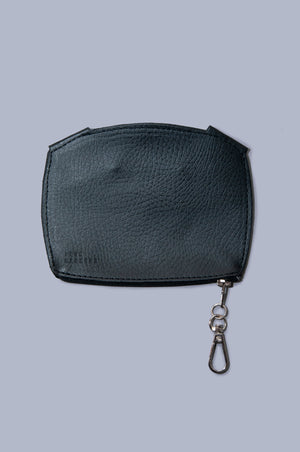 Rear view of Boboli poo bag holder. Cute dog face poo bag holder with brown vegan leather embossed texture. Back features embossed park barker's logo on the bottom left. Gold clasp doubles as wide zip feature at bottom of the bag holder